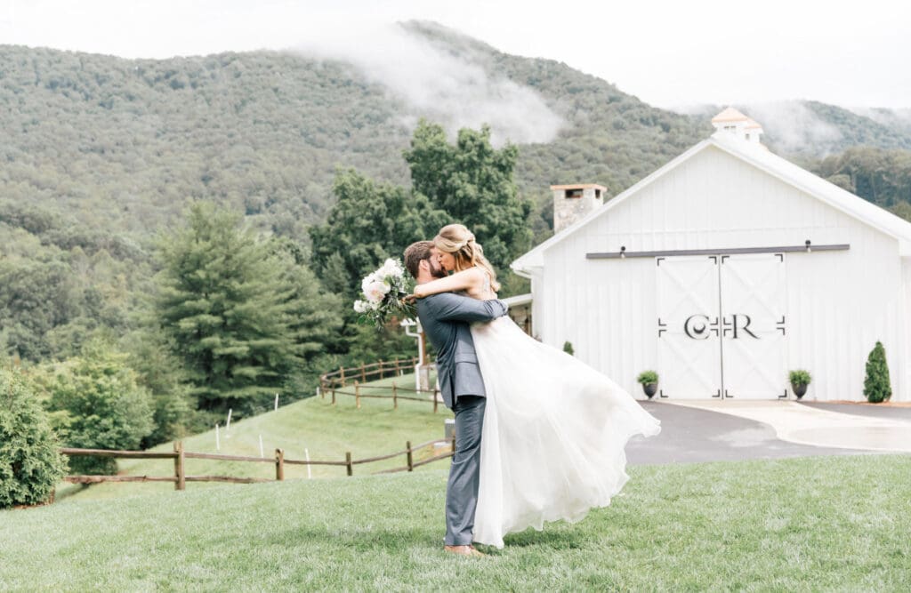 Discover the best fall wedding venues in Asheville, NC with breathtaking mountain views. Asheville wedding photographer and videographer